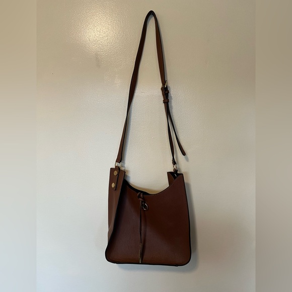 Calvin Klein Chestnut Brown Leather Shoulder Bag with Gold Accents - Picture 5 of 8